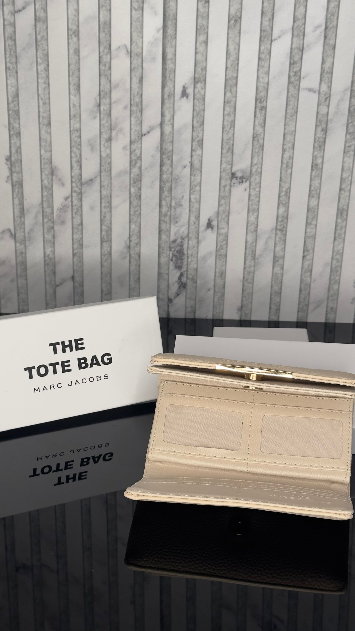 Marc Jacobs The Tote Bag Wallet – Beige