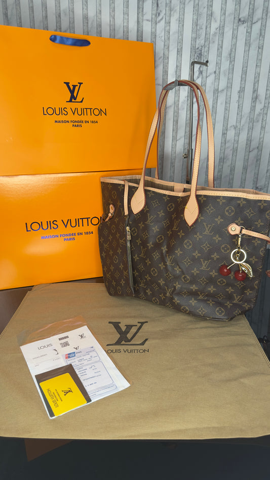 Louis Vuitton Neverfull MM Monogram Canvas with Nappa Leather Trim