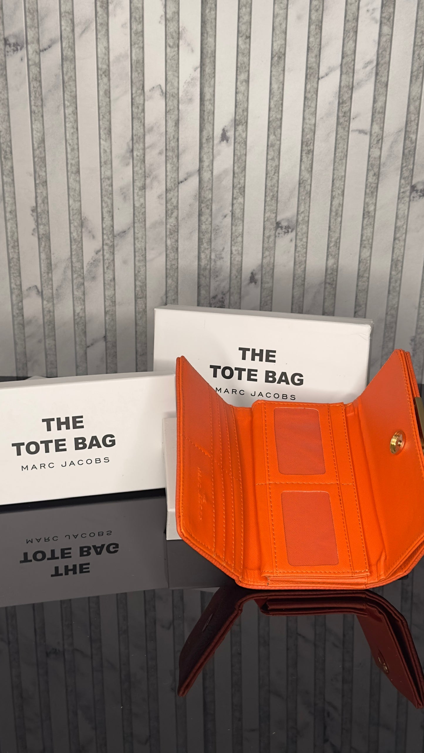 Marc Jacobs The Tote Bag Wallet – Orange