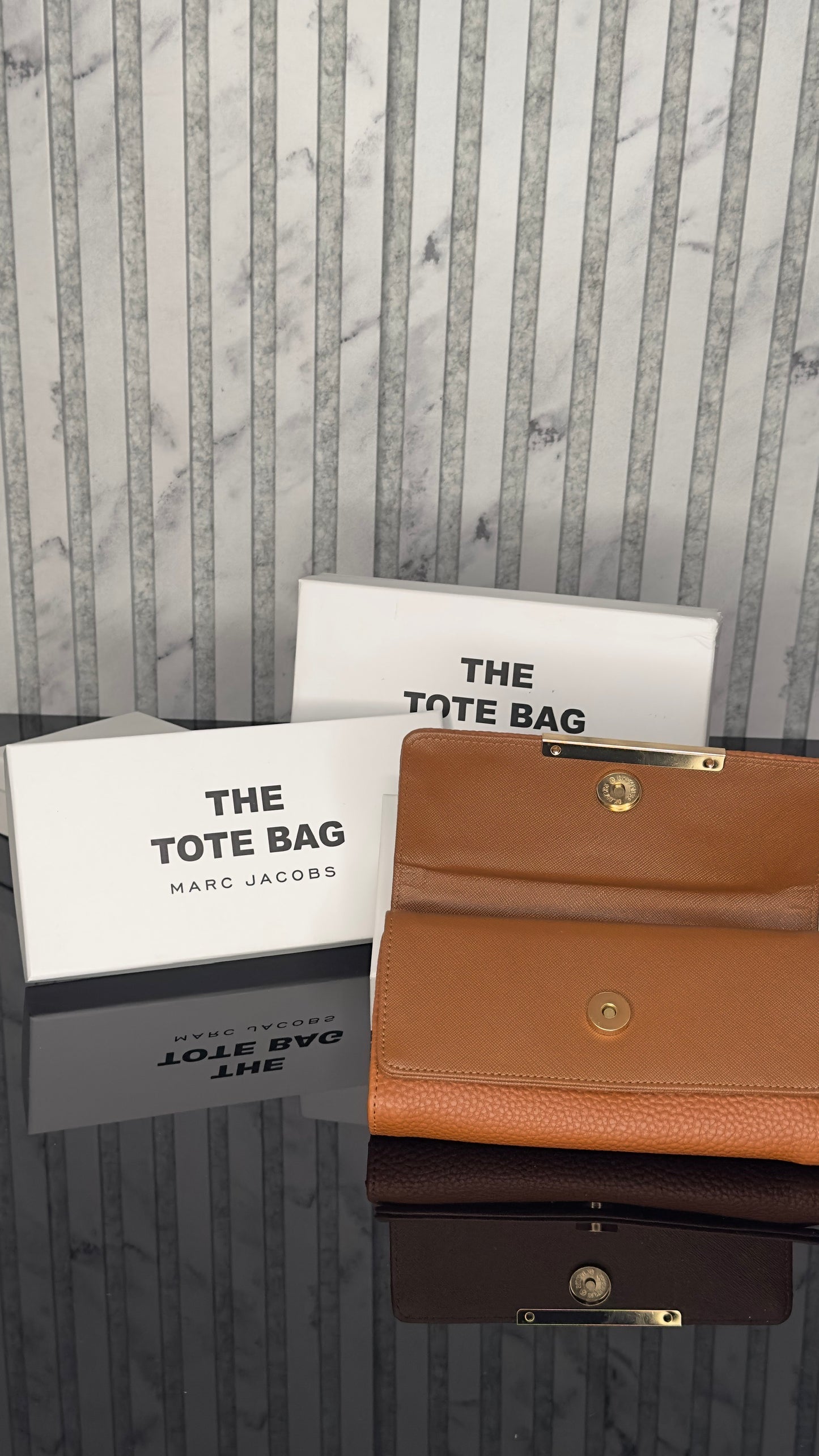 Marc Jacobs The Tote Bag Wallet – Brown