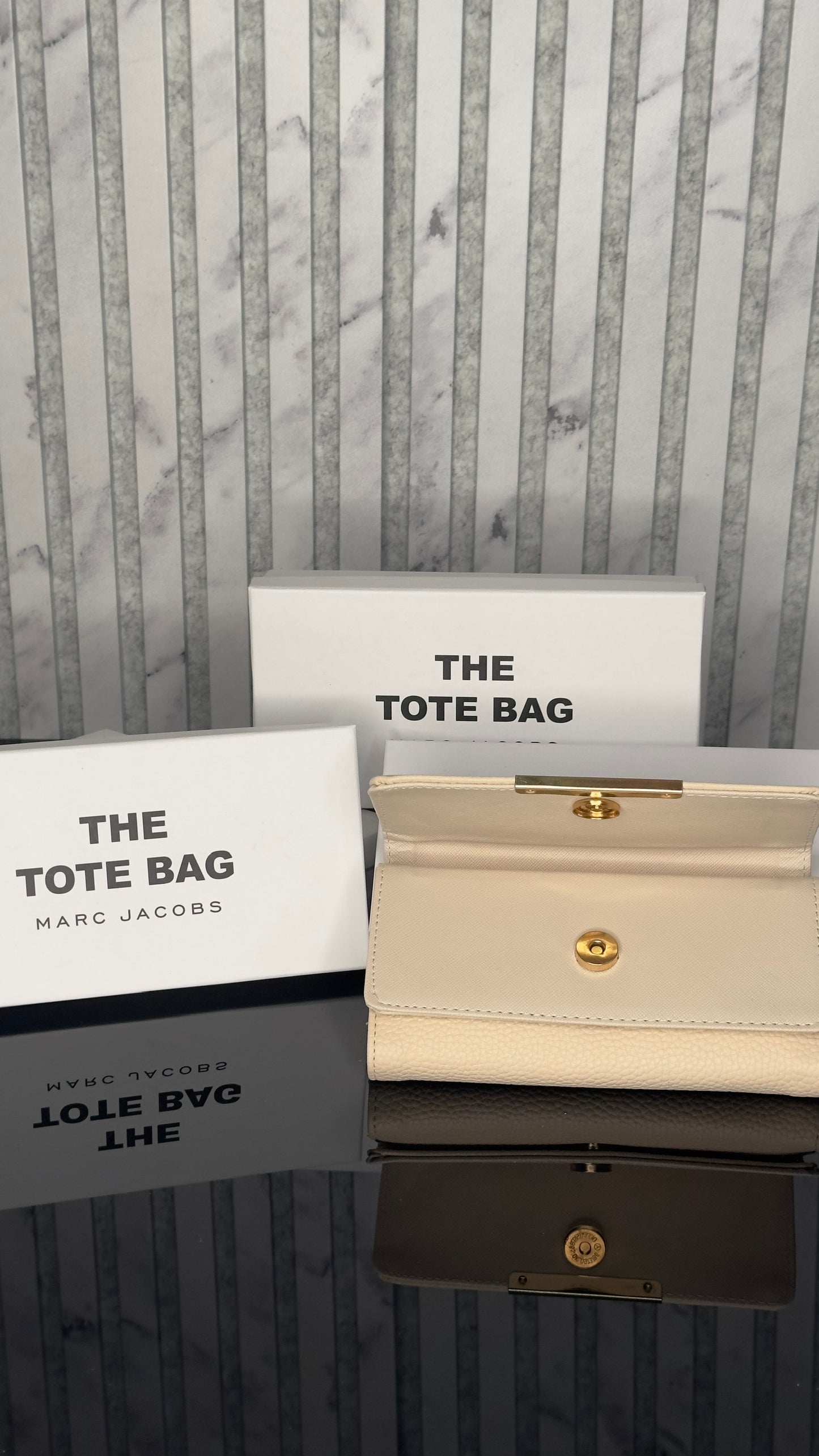 Marc Jacobs The Tote Bag Wallet – Beige