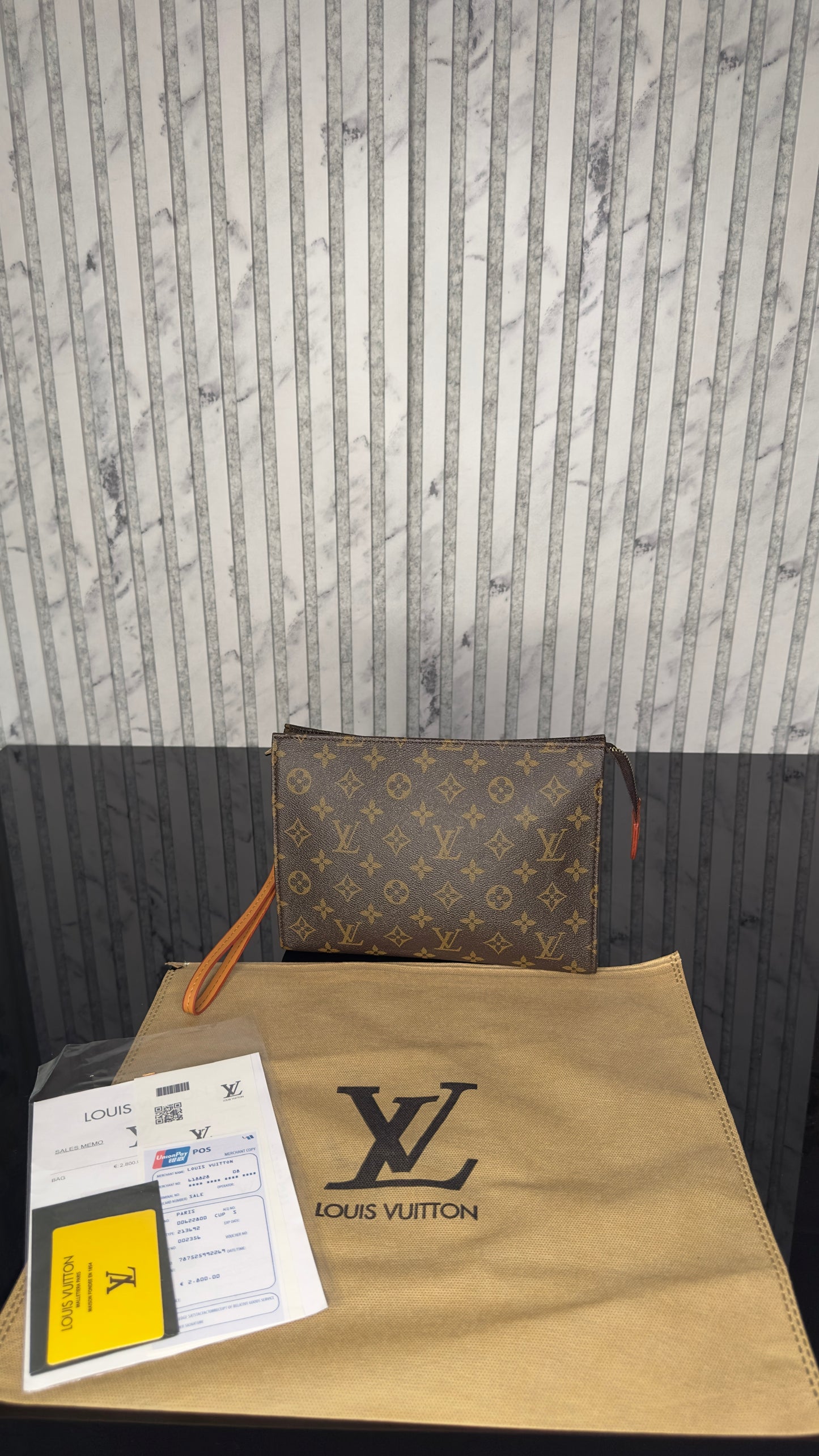 Louis Vuitton Pochette Monogram Canvas με