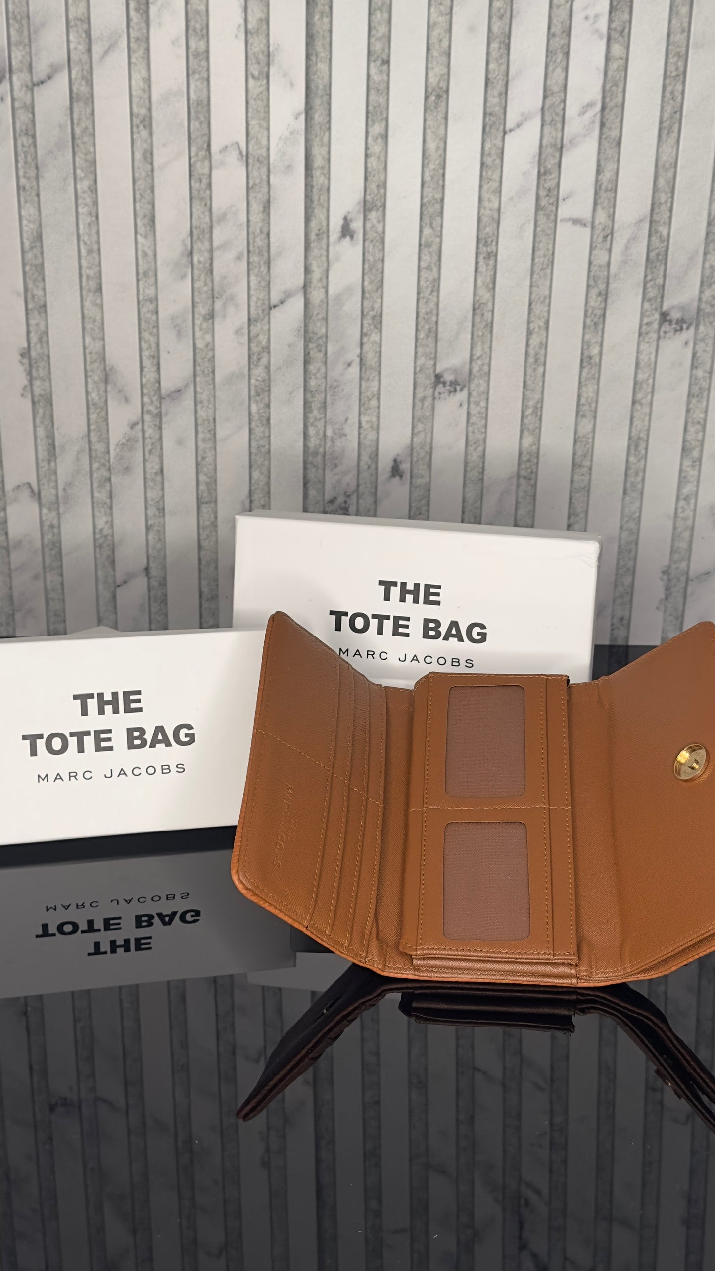 Marc Jacobs The Tote Bag Wallet – Brown