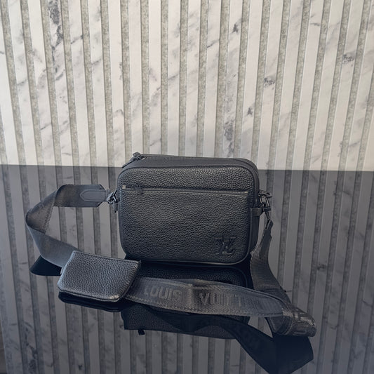 Louis Vuitton Avenue Sling Bag Black