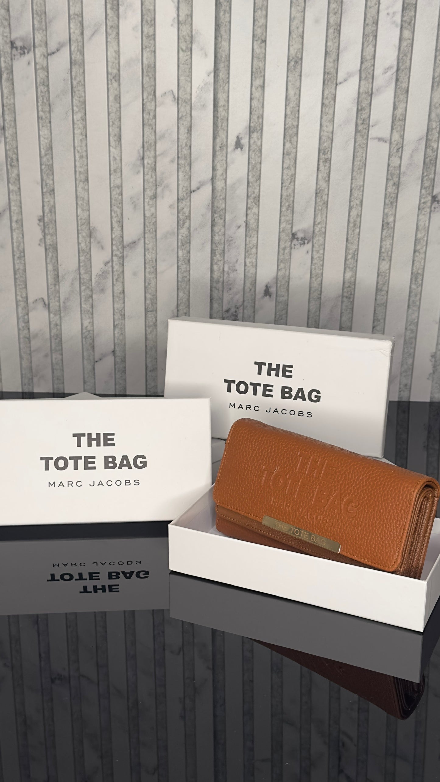 Marc Jacobs The Tote Bag Wallet – Brown