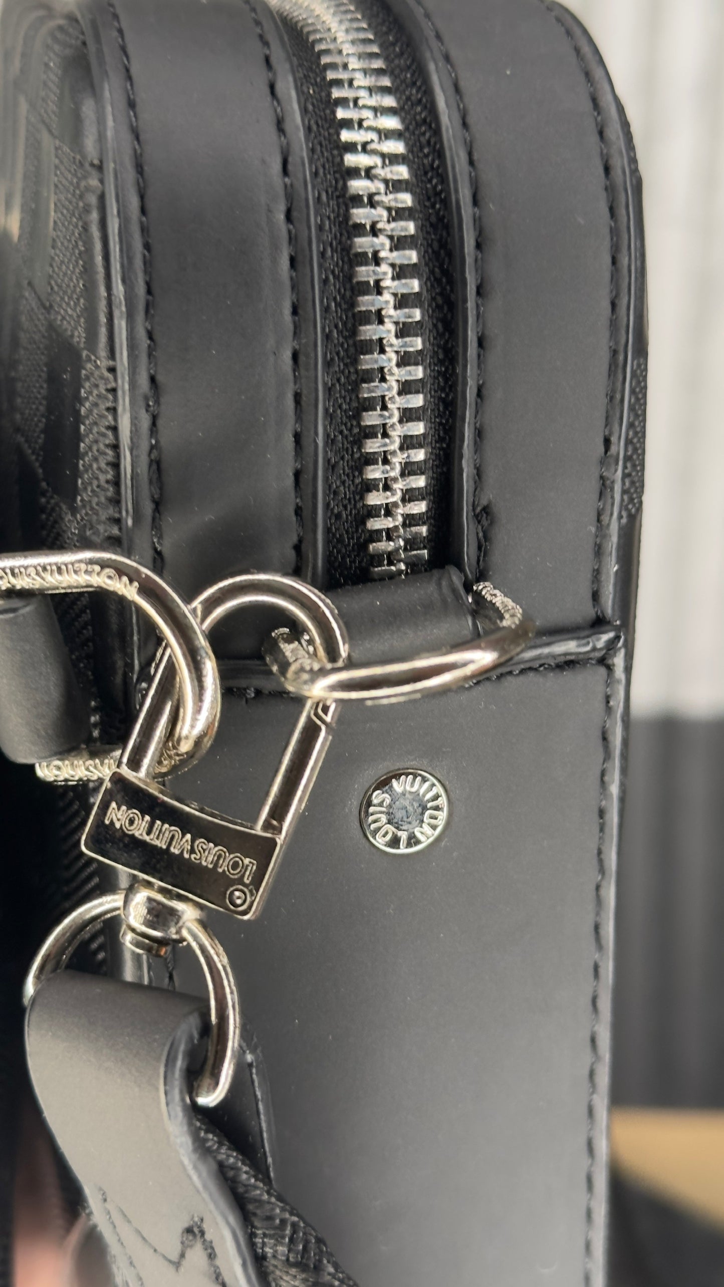 Louis Vuitton Avenue Sling Bag Damier Graphite