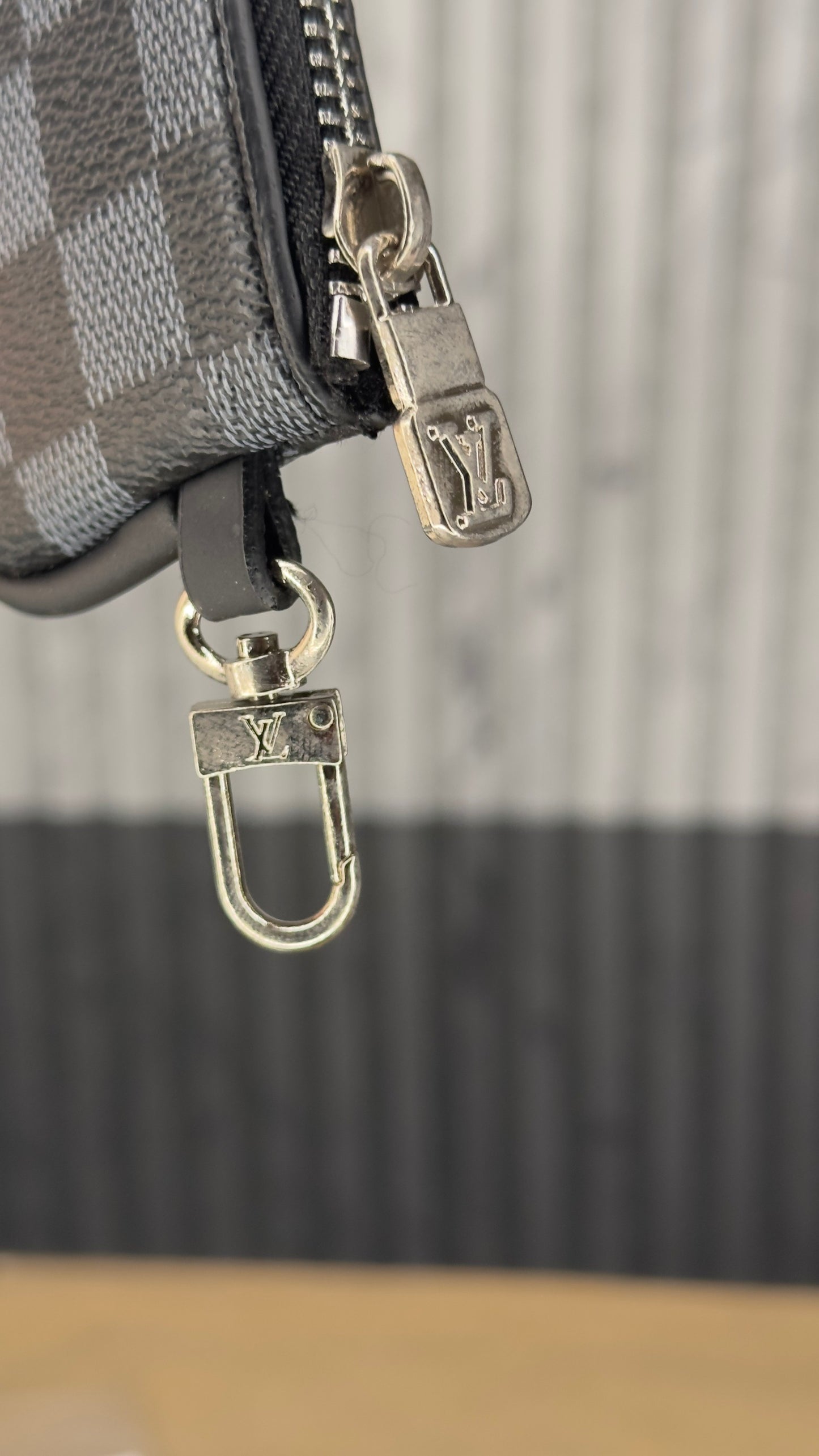 Louis Vuitton Avenue Sling Bag Damier Graphite Canvas (Classic Edition)