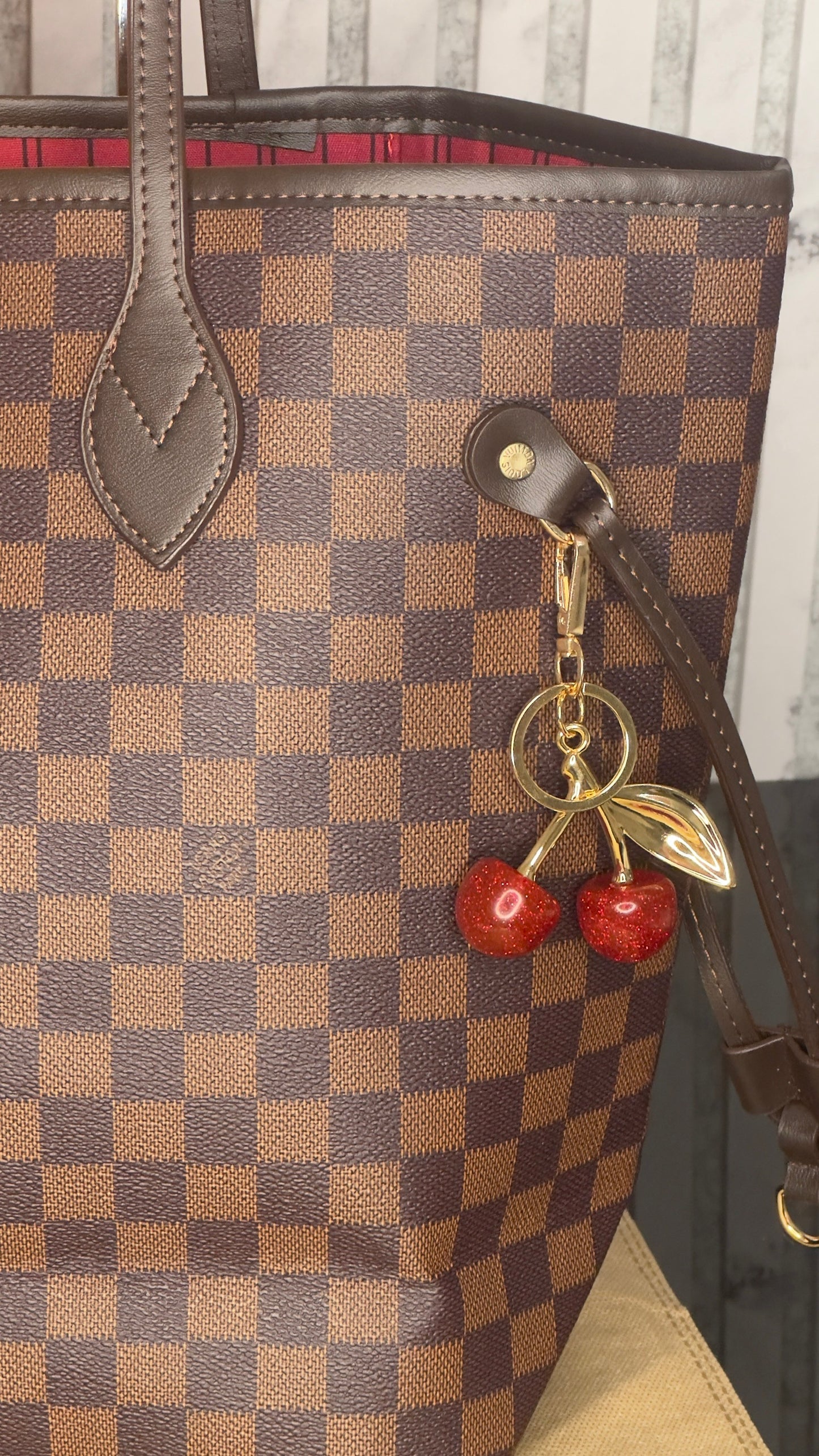 Louis Vuitton Neverfull MM Damier Ebene – Red Interior