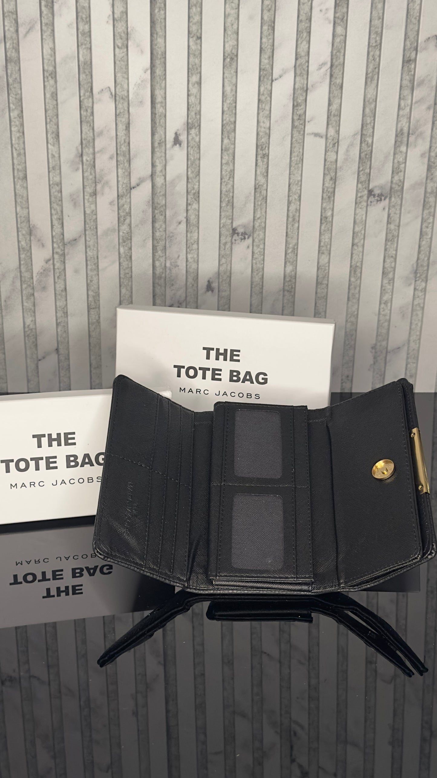 Marc Jacobs The Tote Bag Wallet – Black (Nap